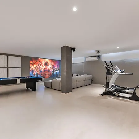 Vacation I Jomo, New Built Villa, Rooftop Jacuzzi, Heated Pool Villa Marbella